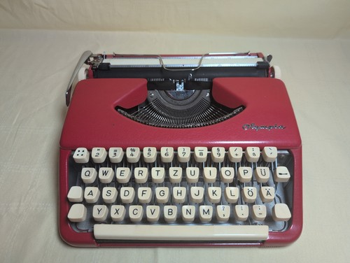 Alte schreibmaschine olympia - schreibmaschine,