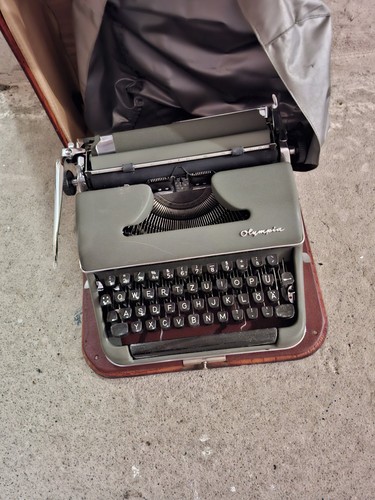 Olympia reiseschreibmaschine - olympia,