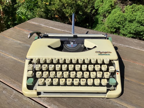 Schreibmaschine olympia - schreibmaschine,